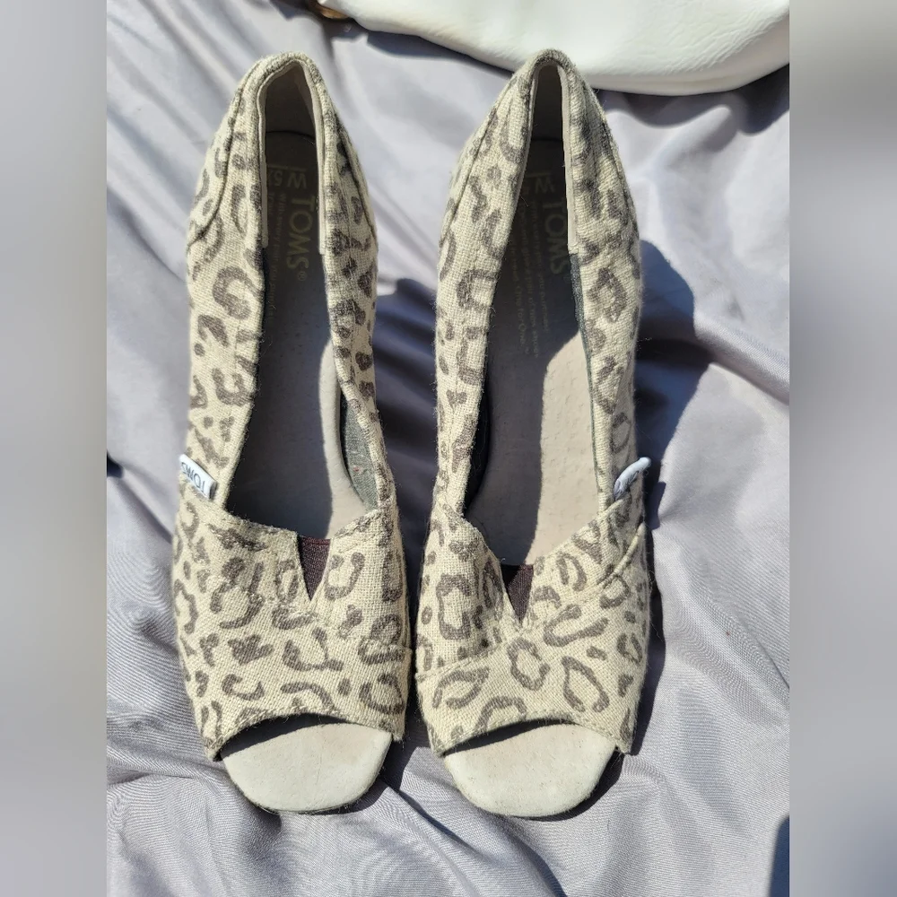 Tom Sandals - Picture 3 of 3